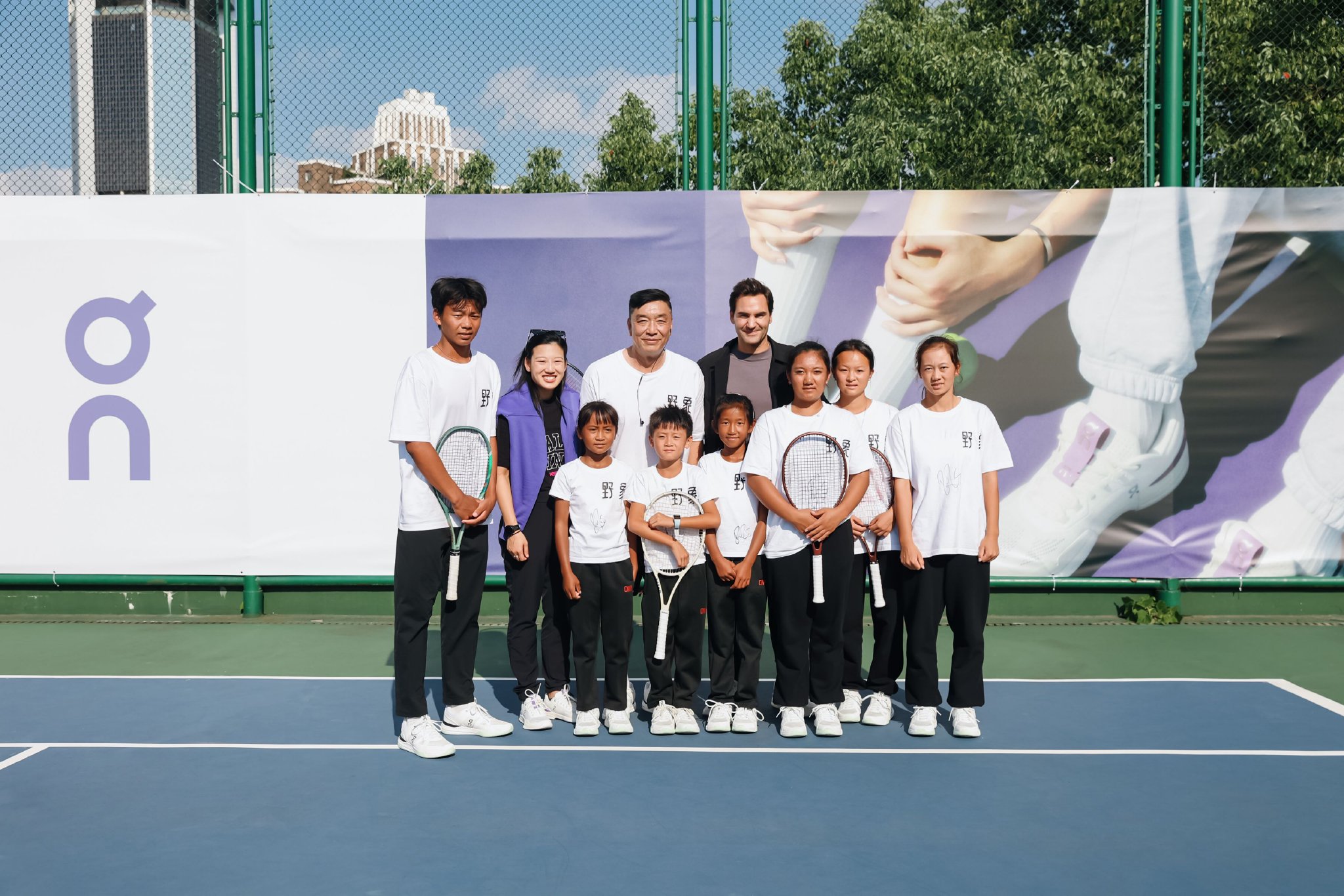 欧洲网球队鏖战日本网球队,费德勒一己之力扛起全队 欧洲网球队鏖战日本网球队,费德勒一己之力扛起全队