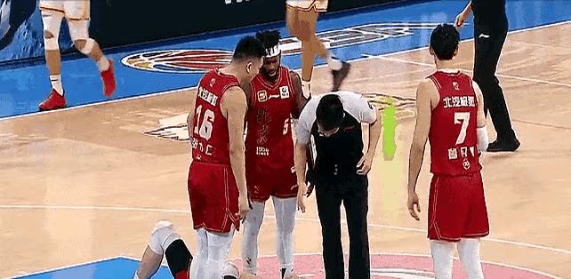 爱游戏体育-深圳队绝杀热火，周琦扛起全队