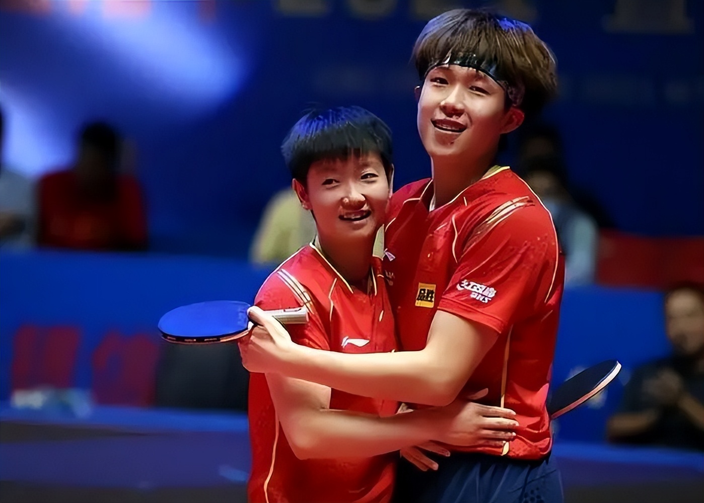 爱游戏tv-英格兰队鏖战波兰队，马龙统治全场