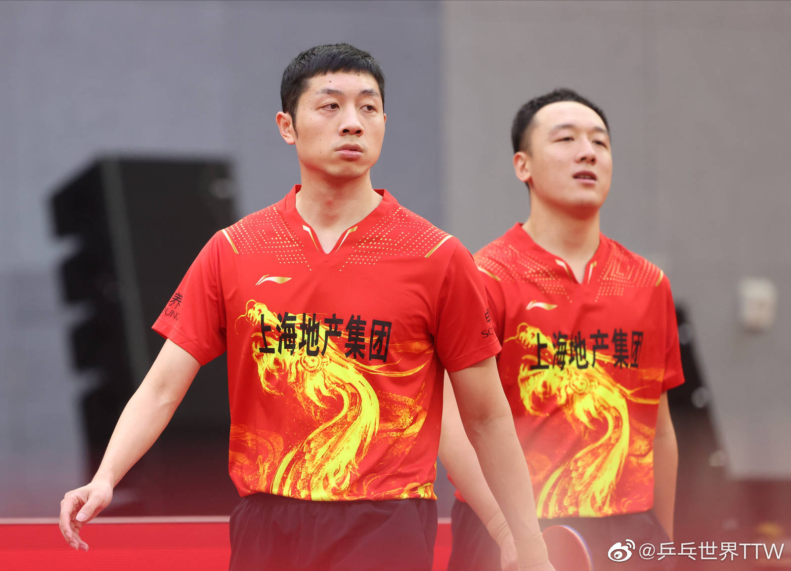 英格兰队鏖战波兰队，马龙统治全场