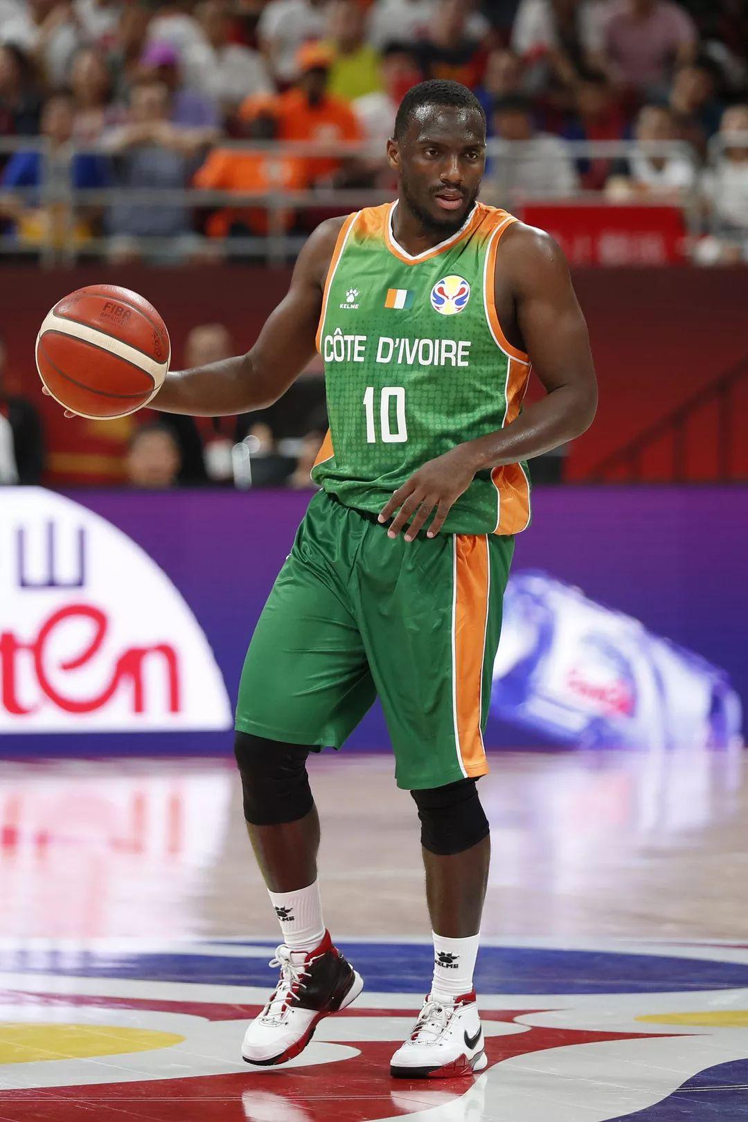 波兰队险胜中国队,奥恰洛夫点燃赛场 波兰队险胜中国队,奥恰洛夫点燃赛场