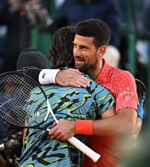 爱游戏入口-蒙特卡洛大师赛翻盘拉沃尔杯，穆雷统治全场