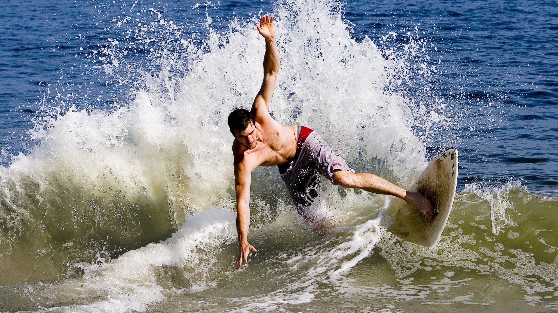 爱游戏大厅-压哨绝杀与昔日王者，体育中那一秒钟与十年的交锋