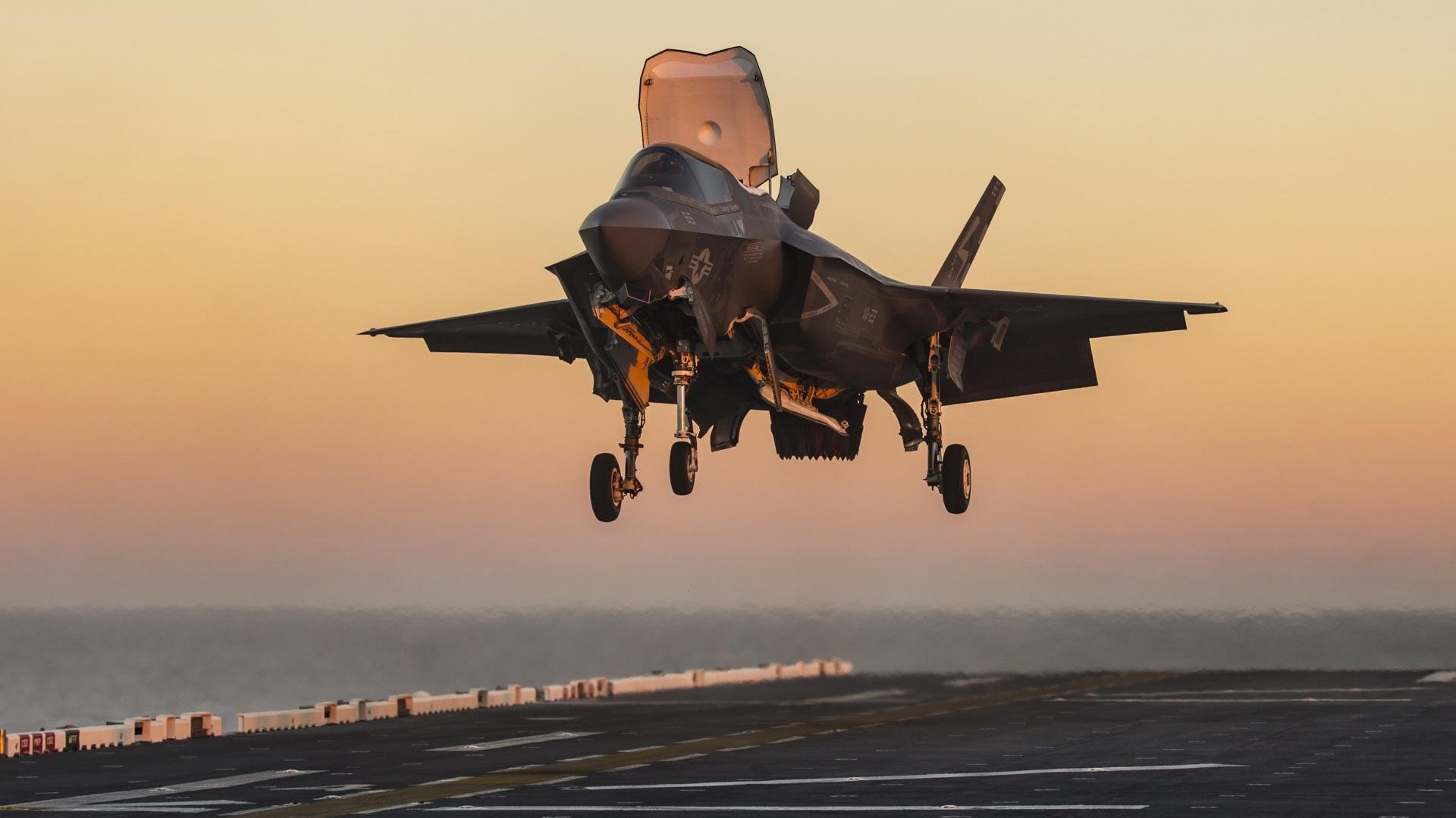 爱游戏大厅-赛道与绿茵场的共鸣，F1争冠焦点战如乌拉圭加时绝杀巴拉圭